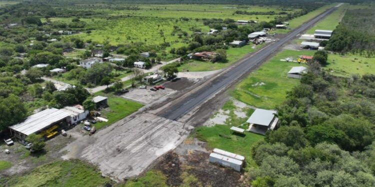 Rescata gobierno de Américo aeródromo de Ciudad Mante para fortalecer al campo