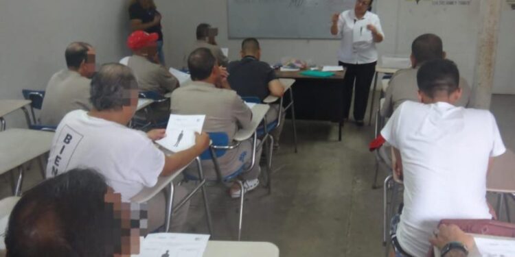Participan PPLS del CEDES Nuevo Laredo en ejercicio de reflexión sobre el 25N