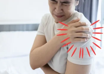 ¿Se te duermen manos o pies? Se llama Parestesia y estas son las causas más comunes