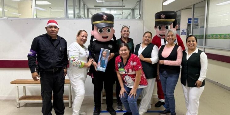 Personal de la Guardia Estatal alegra a niñez de Nuevo Laredo con posadas