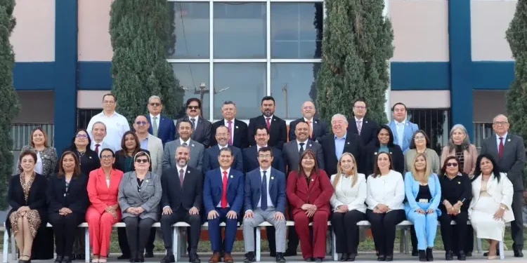 Evalúa rector avances de la UAT al cierre del ciclo escolar