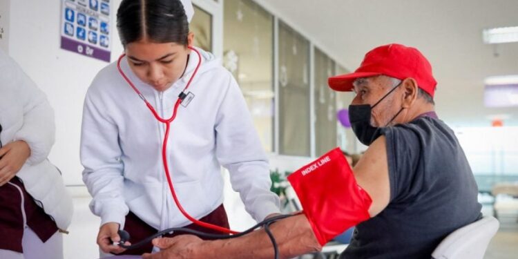 Fortalece DIF Tamaulipas la atención a personas adultas mayores con brigadas de salud