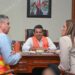 Sostiene Lalo Gattás reunión con colaboradores del gobierno municipal.