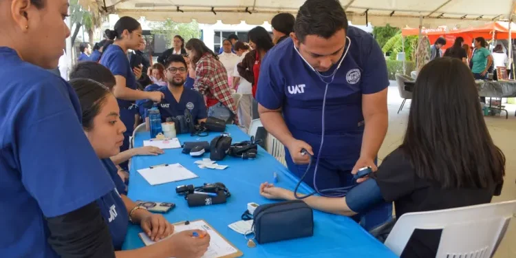 Colabora la UAT con el Sector Salud en jornadas de vacunación