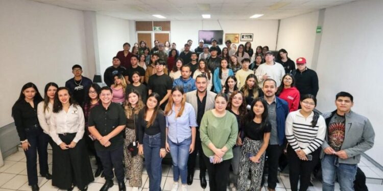 Jóvenes emprendedores inspiran con historias de éxito en el “TED TALK; Sigue, Ajusta y Crece” del INJUVE