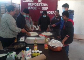 Imparte DEMA e ITACE taller de repostería a adolescentes en conflicto con la Ley Penal