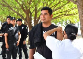 Realizan SSPT e ISSSTE campaña de vacunación contra el sarampión