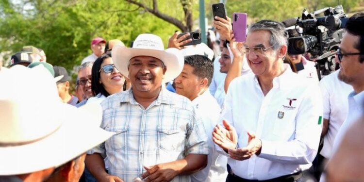 Reconocen ejidatarios de Llera respaldo de Américo ante problemática con empresa eólica