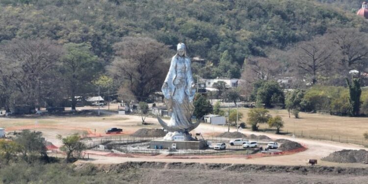 Embellece Gobierno del Estado el monumento a la Virgen de El Chorrito con moderna plazoleta