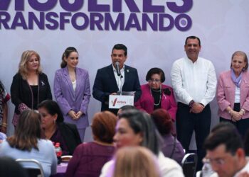 Con su fuerza y capacidad, las mujeres transforman a Victoria: Lalo Gattás.