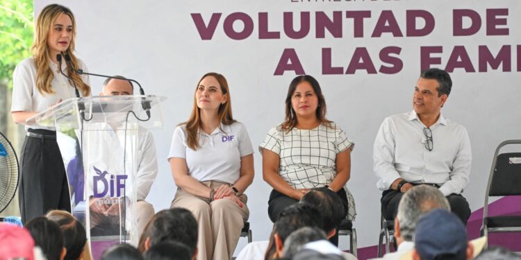 Entregan Lucy y Lalo 3 mil insumos alimentarios