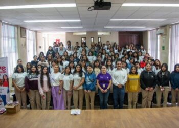 Incentivan a jóvenes sobre relaciones saludables con plática “Amor es Sin Violencia”