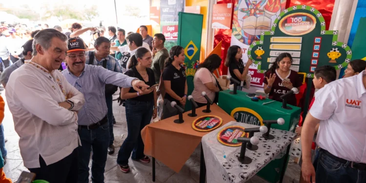 Rodeado de niños alegres, el gobernador Américo y el rector Dámaso Anaya disfrutaron de las amenidades de la UAT en el DIFzania 2026