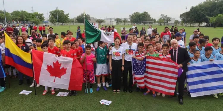 Rueda el balón en el Mundialito DIF Victoria 2026.