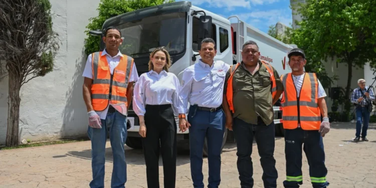 Entrega Lalo Gattás nueva unidad de recolección de basura y anuncia adquisición de dos más.