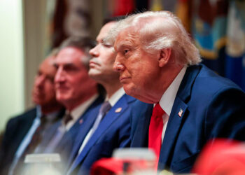 Jueza exige explicación a Trump por fondo para compensar a sus aliados