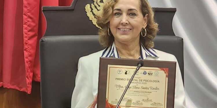 Mtra. Olga Elena Santos Rendón recibe el Premio Estatal de Psicología 2026