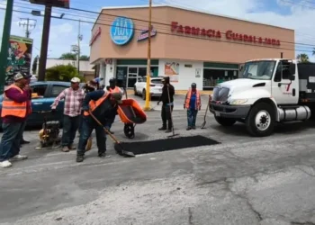 Llega bacheo a las colonias Nacozari, Del Periodista y Las Palmas.