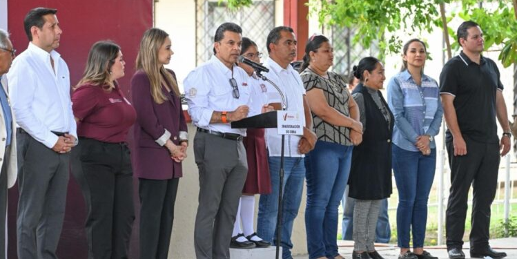 Lleva soluciones alcalde a escuela Emilio Portes Gil.