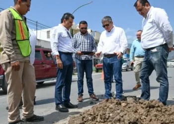 Supervisa alcalde rehabilitación de fugas y limpieza de drenes pluviales en Victoria.