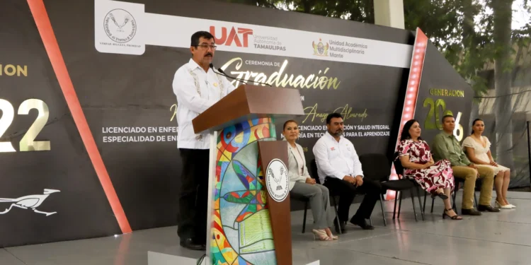 Entrega la UAT en la UAM-Mante nuevos profesionales de la salud y la educación