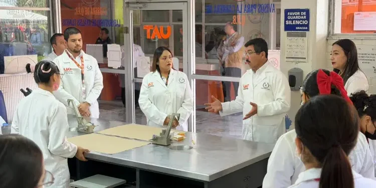 Dámaso Anaya Alvarado impulsa salud y academia en la UAT