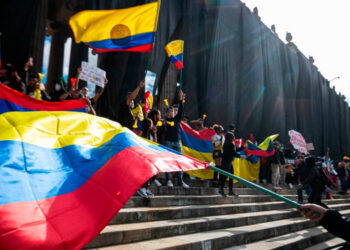 Colombia cierra los colegios electorales