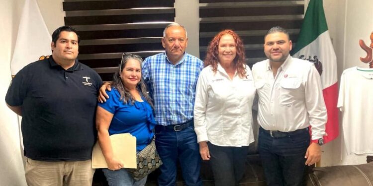 Acerca el ITAVU programas de vivienda a familias de Villa de Casas