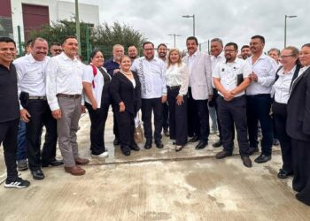 Entrega Miguel Ángel Valdez García nombramiento al nuevo titular del CREDE Nuevo Laredo