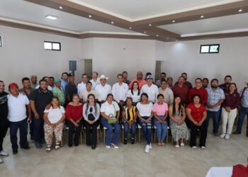 Productores pesqueros reciben orientación sobre programas de apoyo estatal