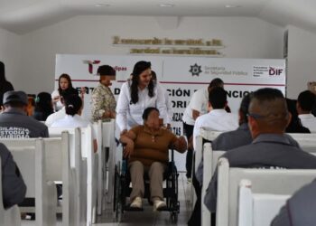 Dona DIF Tamaulipas silla de ruedas a adulta mayor con discapacidad en el CEDES Victoria
