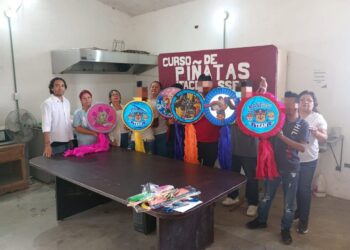 Impulsa DEMA reinserción social a través de capacitación laboral con taller de piñatas