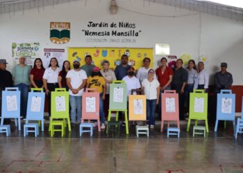 Adolescentes en conflicto con la Ley Penal elaboran y donan mobiliario de creación artística a Jardín de Niños de Güémez