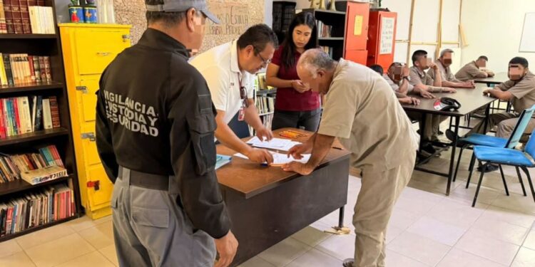 Presentan 28 PPLs exámenes de primaria y secundaria en CEDES Reynosa