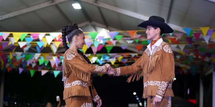 Zapatean el Huapango Huasteco 261 parejas: Secretaría de Turismo