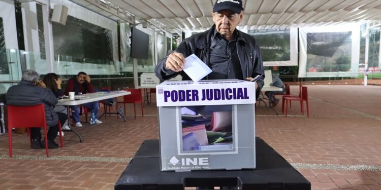 Sale 4T ganona con sus jueces