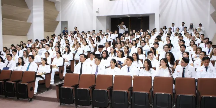 Egresados de Medicina de la UAT obtienen 276 plazas para internado médico