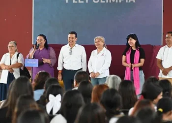 Participa Lalo Gattás en conferencia para erradicar el bullying escolar.