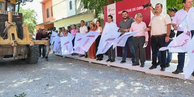 Inicia alcalde Lalo Gattás nueva obra asfáltica en la Ampliación Las Playas.