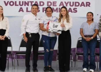 Inician Lucy y Lalo segunda entrega de programa alimentario Voluntad de Ayudar.