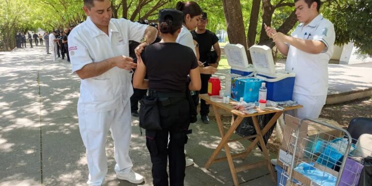 Lleva el ISSSTE jornada de vacunación a la SSPT