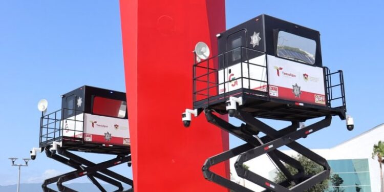 Fortalece Américo Villarreal a la Guardia Estatal con 17 patrullas y dos torres móviles de videovigilancia