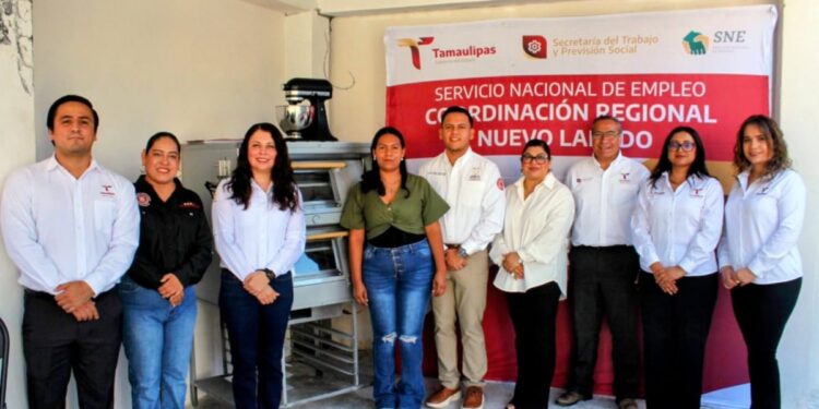 Fortalece STPS emprendimiento con entrega de equipo productivo a dos negocios de Nuevo Laredo