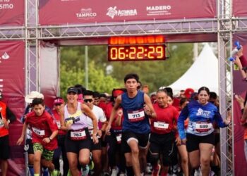 Conquistan el Triatlón Tamaulipas Eduardo Núñez y Fernanda Salazar