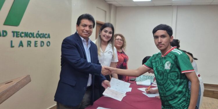 Respalda la UT Nuevo Laredo a estudiantes con becas