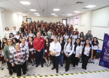 Inspira UTTN a más niñas a elegir carreras científicas y tecnológicas
