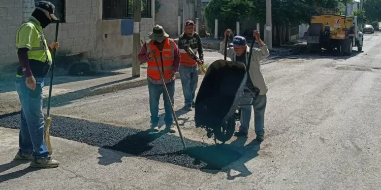 Llega programa de bacheo a colonias Lucio Blanco y Emilio Caballero.