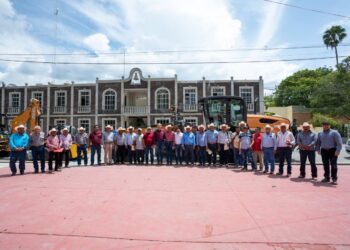 Acuerda Américo programa conjunto para rehabilitar caminos rurales de Jaumave
