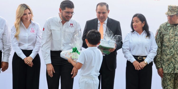 Da secretario de Finanzas banderazo inicial al ciclo escolar 2026-2027 en Matamoros