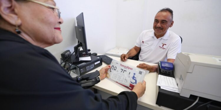 Facilita DIF Tamaulipas trámite de credencial y placas de circulación para personas con discapacidad